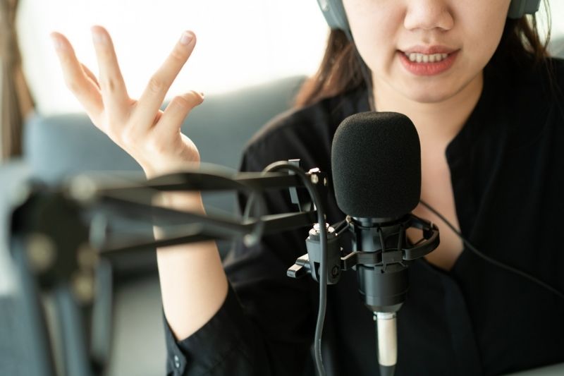 Woman recording a Mandarin podcast